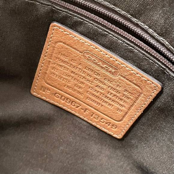 Signature Coach shoulder bag - Picture 4 of 9